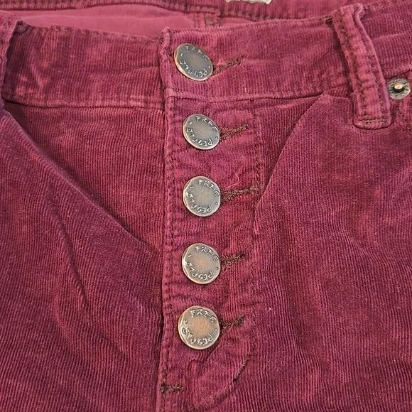 FREE PEOPLE BURGUNDY CORDUROY BUTTON FLY ANKLE/CROPPED SKINNY JEANS. SIZE 27. - Picture 5 of 7
